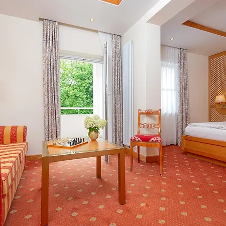 Thermenhotel Quellenhof-2